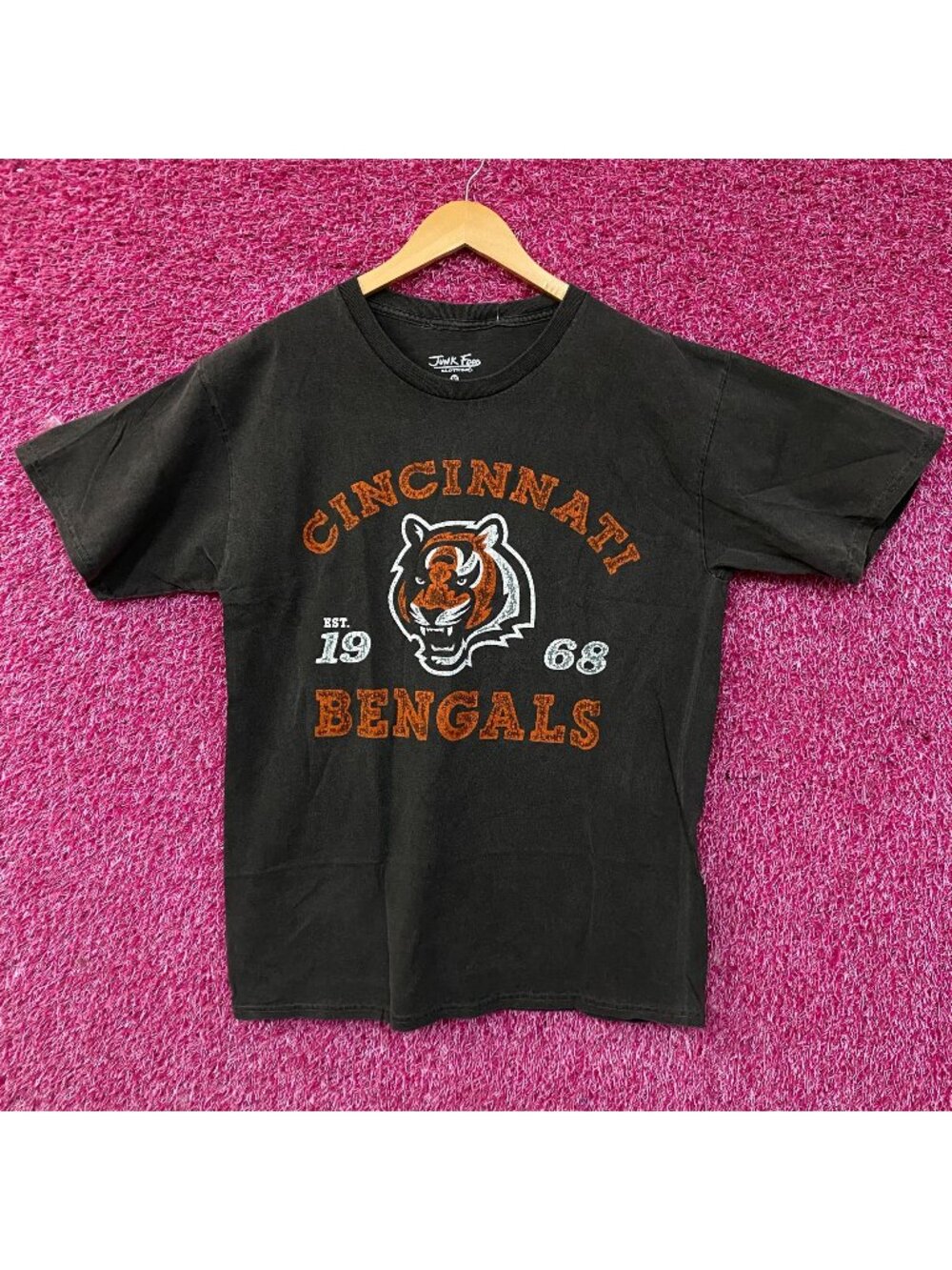 Junk Food Clothing Cincinnati Bengals Graphic T-Shirt Medium